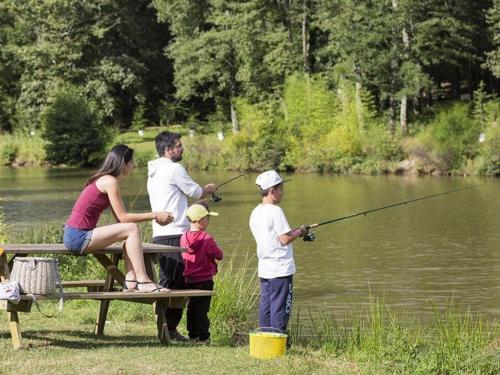 Photo de la galerie de l'établissement Mobilhome de rêve 2 chambres, à Veuzain-sur-Loire
