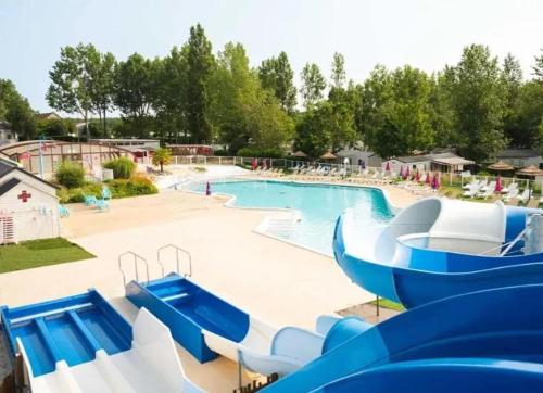 Photo de la galerie de l'établissement Mobilhome de rêve 2 chambres, à Veuzain-sur-Loire