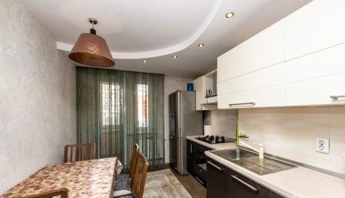Η κουζίνα ή μικρή κουζίνα στο Central Double Budget Room Бюджетная комната для двоих в центре