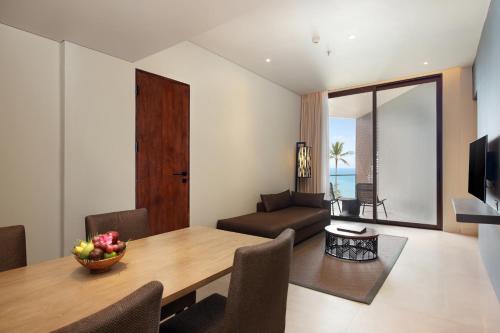 Katamaran Hotel & Resort Lombok — Living room