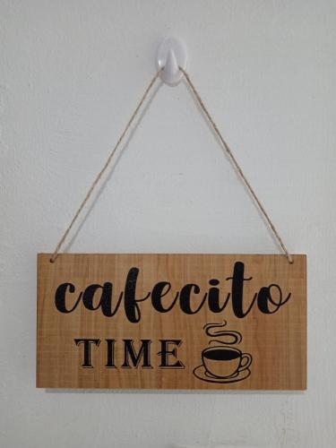 a sign that reads cafeteria time hanging on a wall at Copey house Chiriquí, vía hacia Volcán in La Concepción