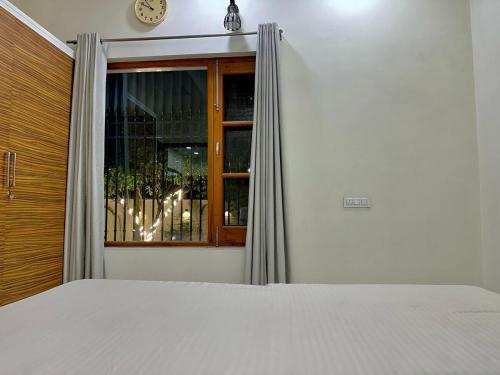 Postel nebo postele na pokoji v ubytování Nova Villa with Patio Escape