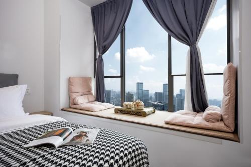 a bedroom with a bed and a window with a view at Ode to Joy Hotel Apartment East Railway Station Guanghuan Shopping Park Branch in Chengdu