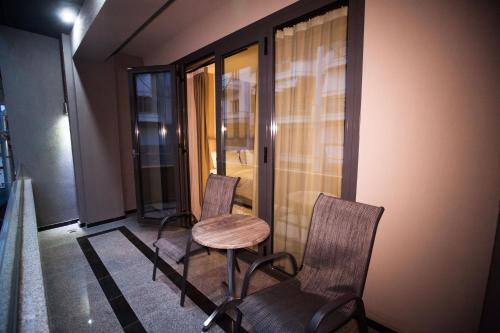 two chairs and a table in a room with windows at Diamond City Living in Drama