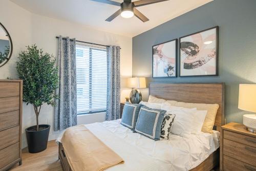 Postel nebo postele na pokoji v ubytování Family-Friendly Scottsdale Stay, Pool, Golf & Dining - 154 2QBR