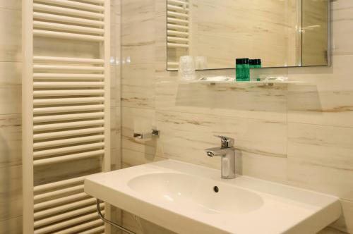 Koupelna v ubytování Dama Hotel