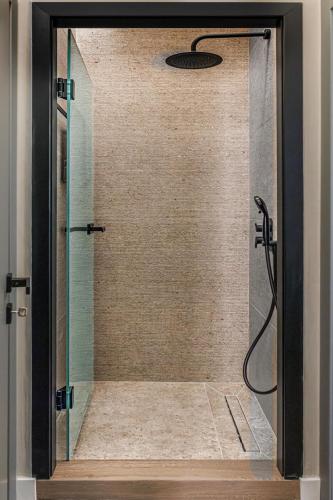 Un baño de ICONIC SALONICA SUITES seafront