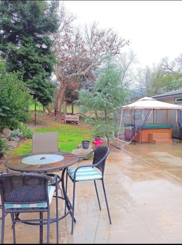 a patio with a table and chairs in a yard at Sequoia Eagle Nest in Three Rivers