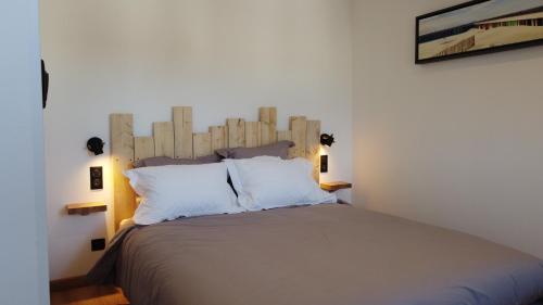 Cama o camas de una habitación en Sables Appartement