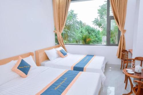 Katil atau katil-katil dalam bilik di Phượng Hoàng hotel
