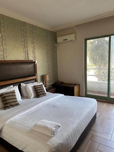 Postel nebo postele na pokoji v ubytování Aghadeer Hotel