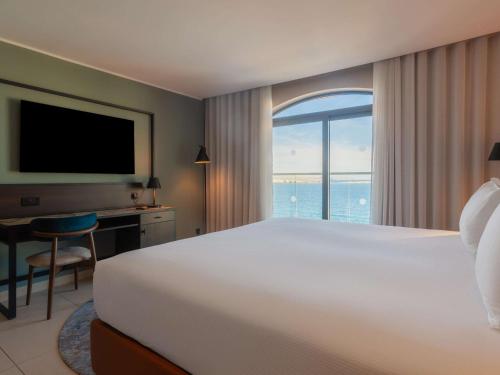 Cama o camas de una habitación en DoubleTree by Hilton Malta