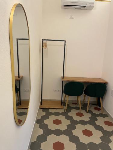 a dressing room with a mirror and a table and chairs at Il Genio - Residenza D'Epoca in Pisa