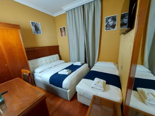 Postel nebo postele na pokoji v ubytování Hotel Positano 2 MIMOSA