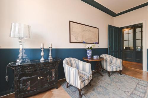 a living room with a table and two chairs at La casa di K i p l i n g "charme coloniale & storia" in Gorizia
