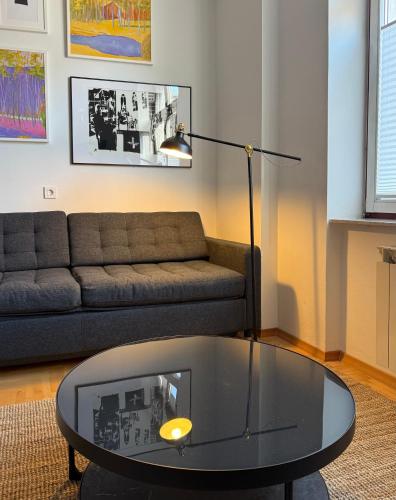 Ruang duduk di Aumetz Square Apartment 2