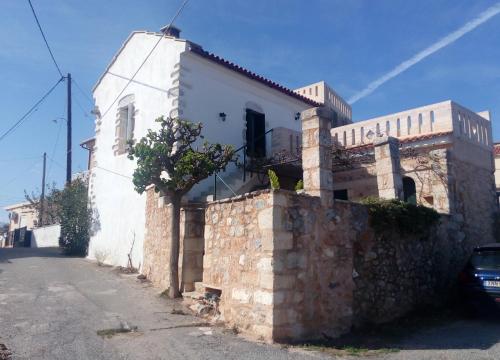 Το κτήριο όπου στεγάζεται  η βίλα