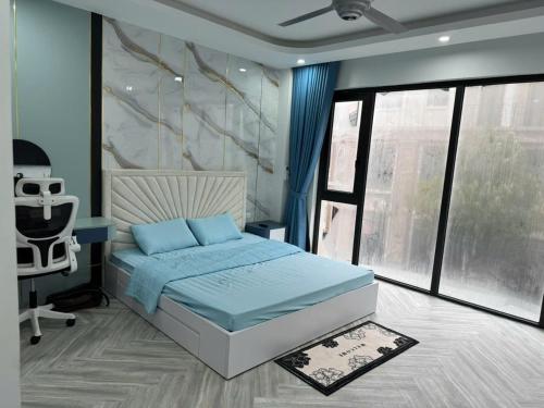 Postel nebo postele na pokoji v ubytování Phòng VIP Homestay OCP3, có buồng xông hơi - sauna room