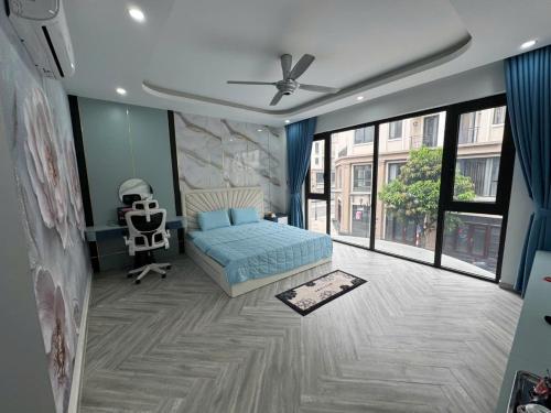 Postel nebo postele na pokoji v ubytování Phòng VIP Homestay OCP3, có buồng xông hơi - sauna room