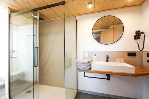 a bathroom with a sink and a shower at Haus am Berg - Pension direkt am Skihang in Kurort Oberwiesenthal
