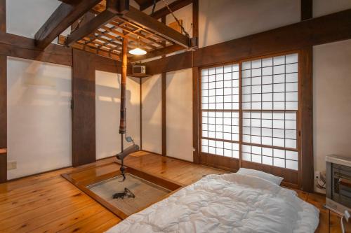 Una cama o camas en una habitación de 有康庵