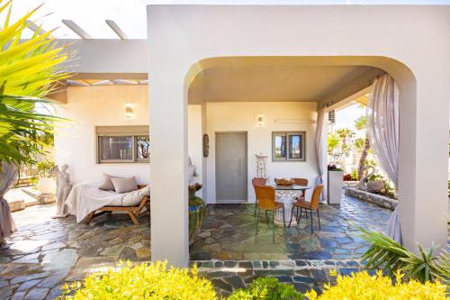 ハニア・タウンにあるRenas Secret Garden Houseの居間