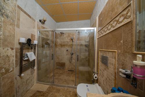 Bagno di Chelebi Cave House