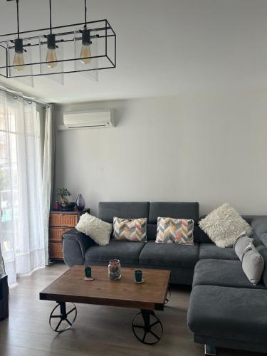 Cozy apartment with parking 5 min from downtown