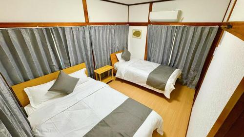 En eller flere senge i et værelse på 嵐-池袋4分新宿15分