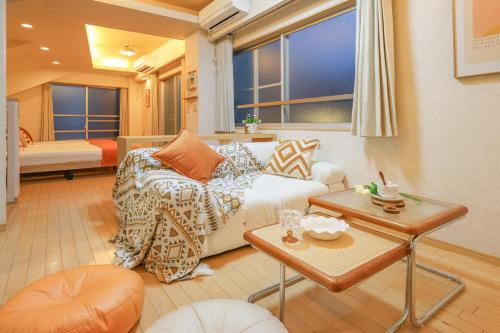 Shinjuku 2 stops 3 bedrooms best groups or family