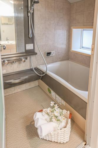 Shinjuku 2 stops 3 bedrooms best groups or family