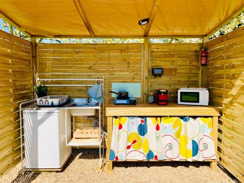 Φωτογραφία από το άλμπουμ του Glamping La Belle Étoile - Nuit insolite -Toilette sèche σε Monts-sur-Guesnes