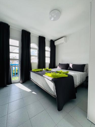 a bedroom with a bed with yellow pillows on it at Bungalow Simone in Maspalomas