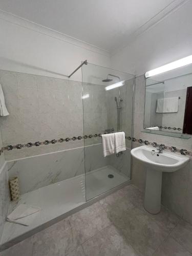 a bathroom with a shower and a sink and a toilet at studio para 2 pessoas in Albufeira