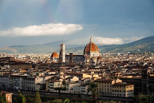 a view of a city with mosques and buildings at Villa Riflessi di Fiesole - Piscina - Vista Firenze in Fiesole