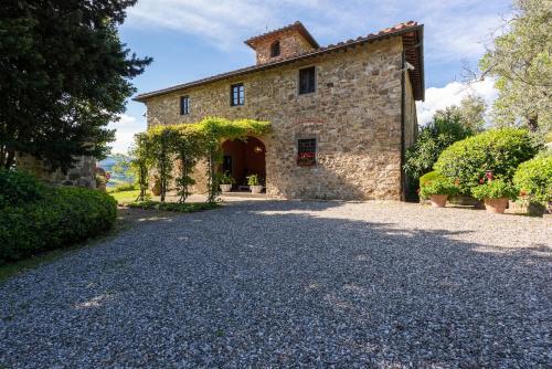 a stone house with a driveway in front of it at Villa Riflessi di Fiesole - Piscina - Vista Firenze in Fiesole