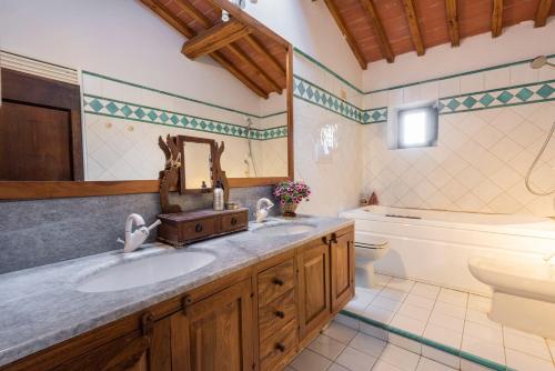 a bathroom with a sink and a toilet and a tub at Villa Riflessi di Fiesole - Piscina - Vista Firenze in Fiesole