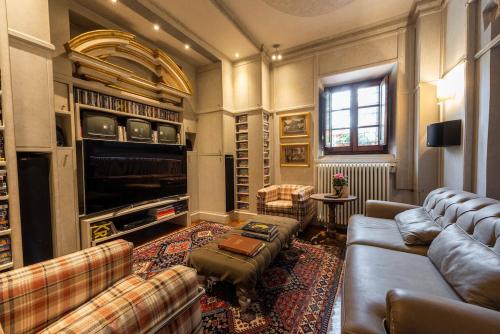 a large living room with couches and a fireplace at Villa Riflessi di Fiesole - Piscina - Vista Firenze in Fiesole