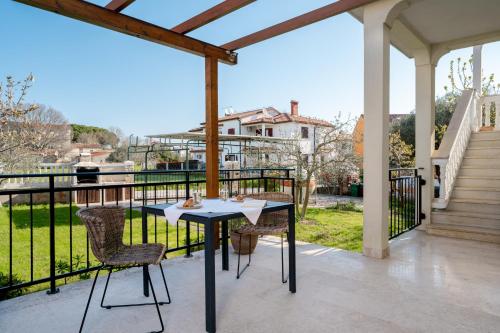 Adriatic apartment Nada with garden