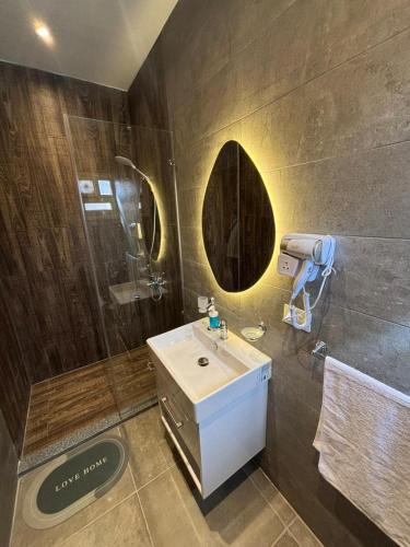 Ванная комната в choose your room take a free tour everyday