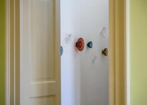 a door with some knick knacks on a wall at La Dimora dei Pumi Verdi in Manduria