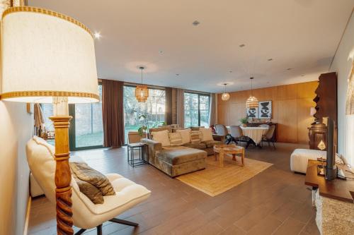 a living room with a couch and a table at Quinta Verde Esperança in Vila Nova de Gaia