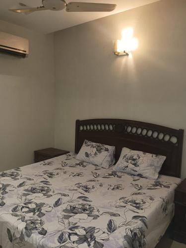 Flat Apartment 1 & 2 Bed Guest Rooms near Bahria Town Orchard Raiwind Road Lahore independent OR Shared