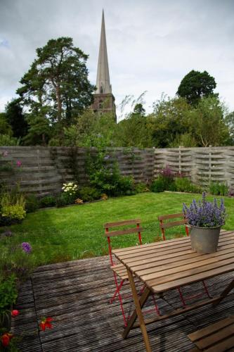 Κήπος έξω από το Beautiful Cabin Near Hay-on-Wye