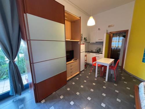 a small kitchen with a table and a dining room at La rosa di Rebecca in Monopoli