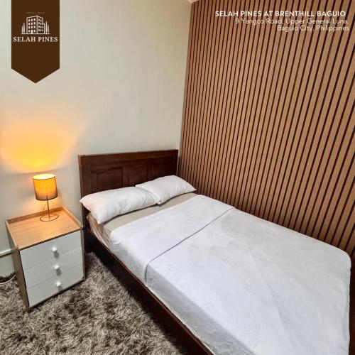 Postel nebo postele na pokoji v ubytování Selah Pines at Brenthill Baguio