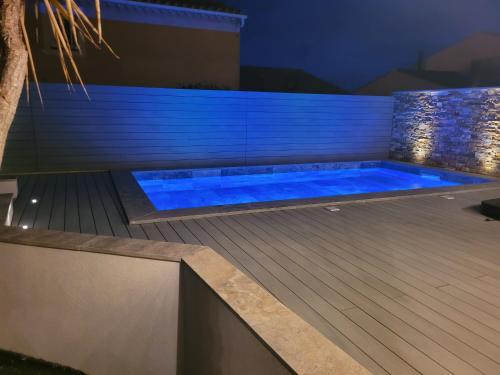 Très belle villa a 100M de la plage, piscine , jacuzzi, terrasse en composite