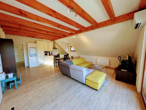 Postel nebo postele na pokoji v ubytování Alsace Appartements Meyer-Krumb