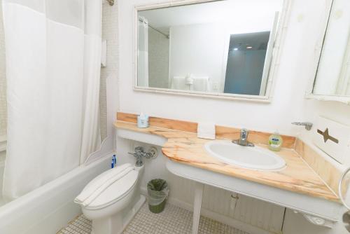 SeaStays Apartmentsにあるバスルーム