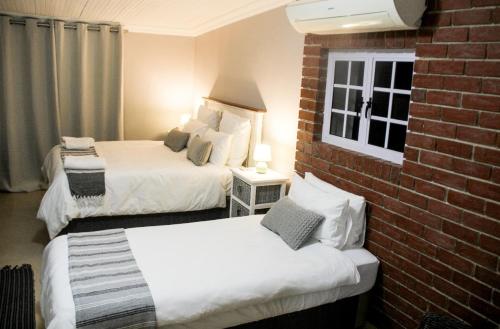 Ένα ή περισσότερα κρεβάτια σε δωμάτιο στο Firehouse selfcatering Garden Cottage no 2